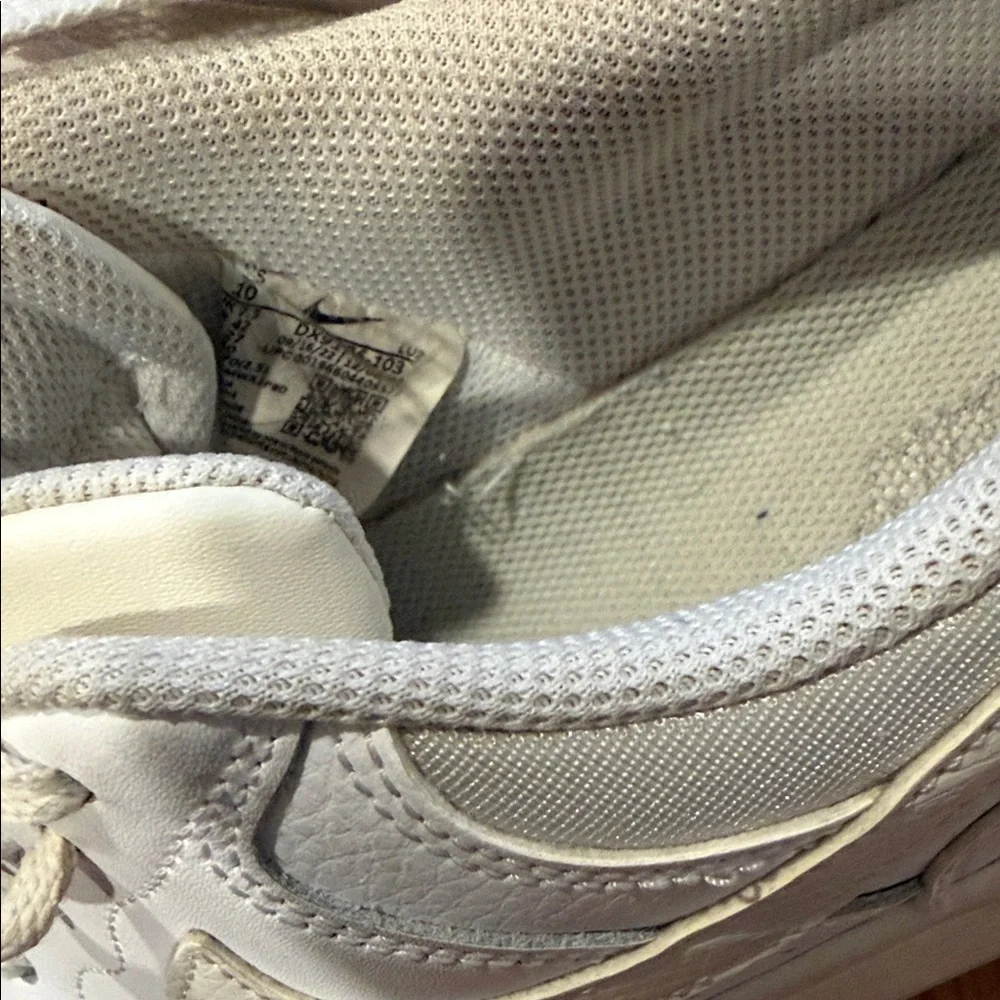 Nike Gamma Force Women’s Sneakers — White Light Bone Sanddrift Phantom — Size 10